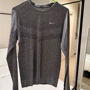 Men’s Nike drifit techknit long sleeve shirt